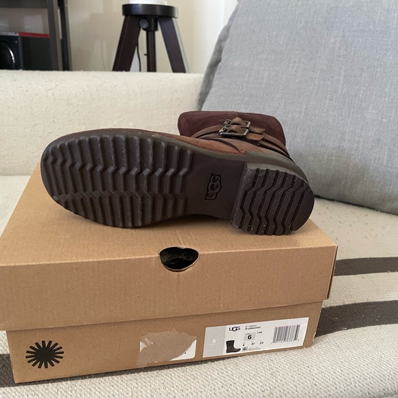 Brand new UGG in two colours… - Picture 9 of 10